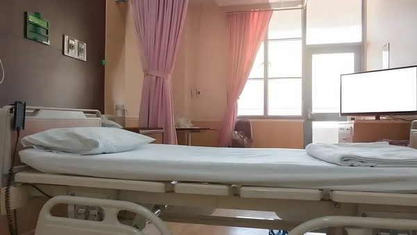 2025深圳人才入户条件_冯骥荐电影南京照相馆:没有抒情只有血的事实 冯骥荐电影得以资源整合双方